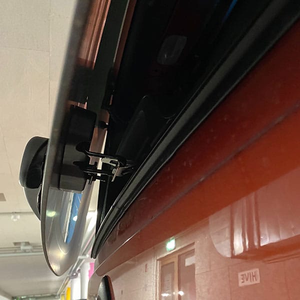 easygoinc. Heckscheiben-Aufsteller für Stellantis Vans. Praktisches PSA Vans Zubehör für optimales Camping