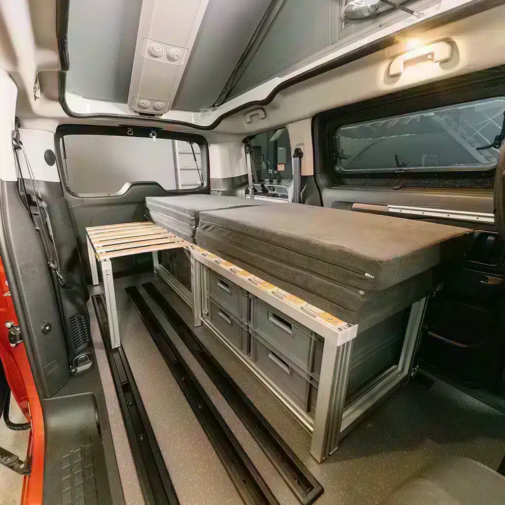 Camper-Ausbau im Citroen Spacetourer mit easygoinc. vanlife.module BIKE – mit integriertem Bett und Bike-Lagerung